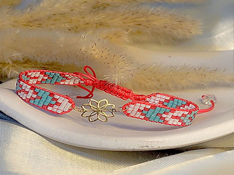 دستبند و<br/> خلق زیبایی